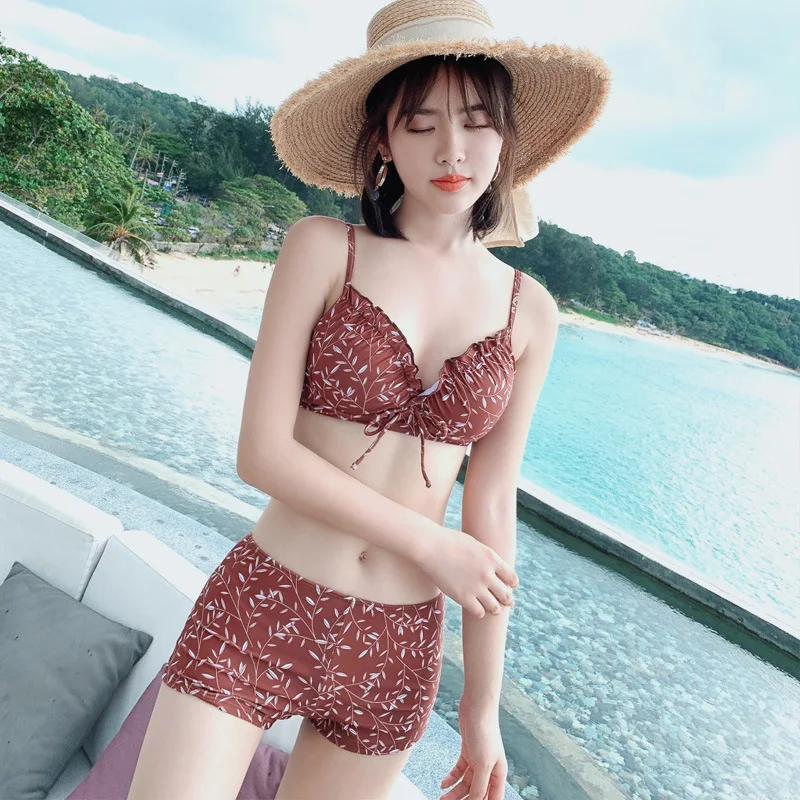Korean-style Swimsuit Women's Split Type Culottes Bikini Three-piece Set Belly Covering Slimming Small Bust Gathering Bubble Hot
Korean-style Swimsuit Women's Split Type Culottes Bikini Three-piece Set Belly Covering Slimming Small Bust Gathering Bubble Hot