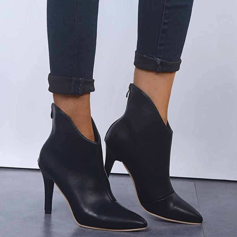 W- Spring and autumn new large size high-heeled pointed boots shorts snake pattern short tube fashion trend women's boots
W- Spring and autumn new large size high-heeled pointed boots shorts snake pattern short tube fashion trend women's boots