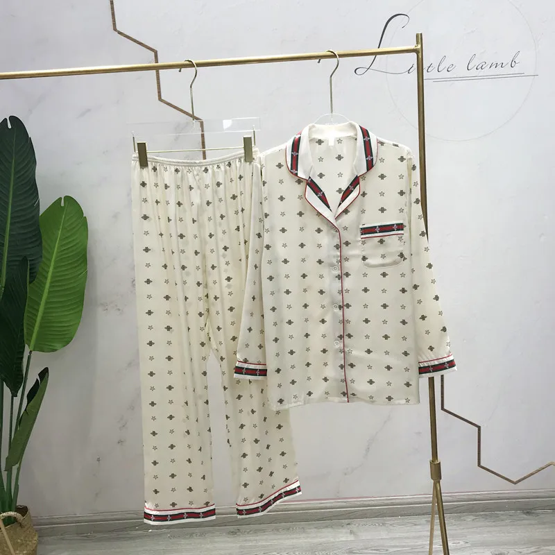 Spring And Autumn Long-Sleeved Women Ice Silk Cardigan Home Service Thin Casual Pajamas Set
Spring And Autumn Long-Sleeved Women Ice Silk Cardigan Home Service Thin Casual Pajamas Set