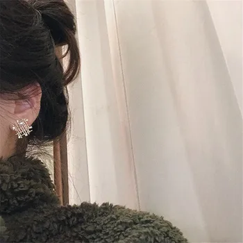 S925 Silver Needle Irregular Pearl Zircon Earrings Geometry Hollow out Mesh Ear Stud Elegant Versatile Ear Stud 1070 
S925 Silver Needle Irregular Pearl Zircon Earrings Geometry Hollow out Mesh Ear Stud Elegant Versatile Ear Stud 1070