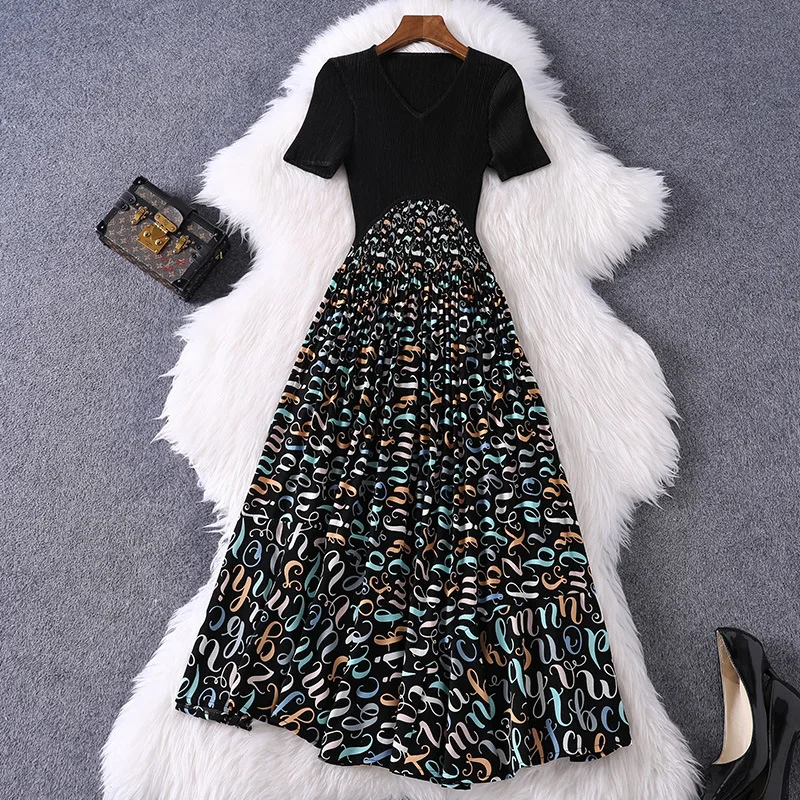 European and American summer 2021 new chiffon spliced print V-neck slim pleated dress
European and American summer 2021 new chiffon spliced print V-neck slim pleated dress