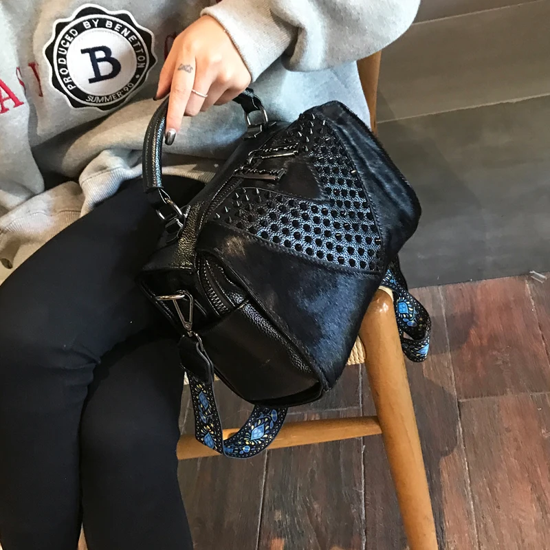 Horse Hair Handbag Fur Bag Women Fashion rivet horse hair Messenger Bags Rivet Fur Flap Women luxury bag ladies hand bags
Horse Hair Handbag Fur Bag Women Fashion rivet horse hair Messenger Bags Rivet Fur Flap Women luxury bag ladies hand bags