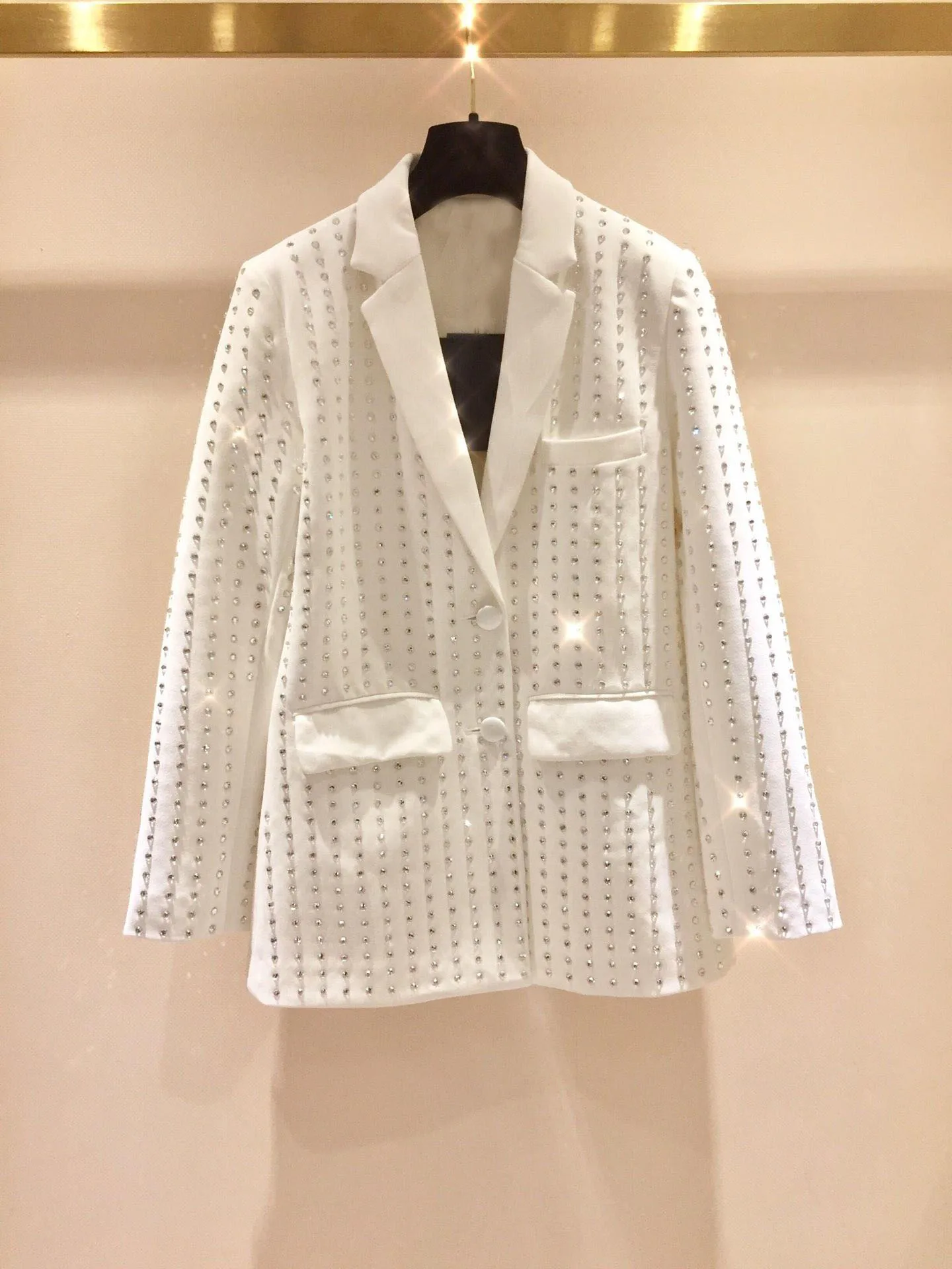 2019 winner new women diamonds bling white blazer coat female fashion outerwear jacket blazer rmsx 8.21
2019 winner new women diamonds bling white blazer coat female fashion outerwear jacket blazer rmsx 8.21