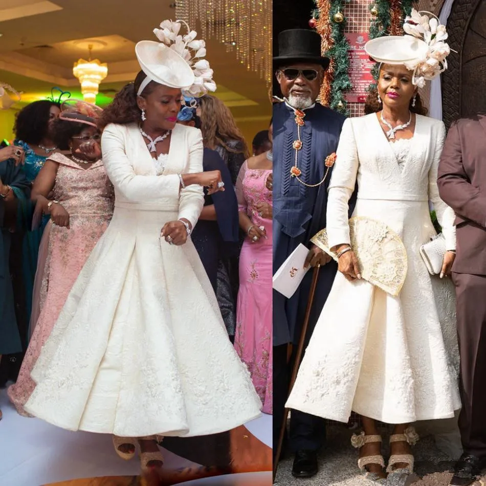 Ivory Tea-length Mother Of the Bride Groom Dresses 2022 Plus size V-neck Lace Floral Long Sleeve African Occasion Prom Dress
Ivory Tea-length Mother Of the Bride Groom Dresses 2022 Plus size V-neck Lace Floral Long Sleeve African Occasion Prom Dress