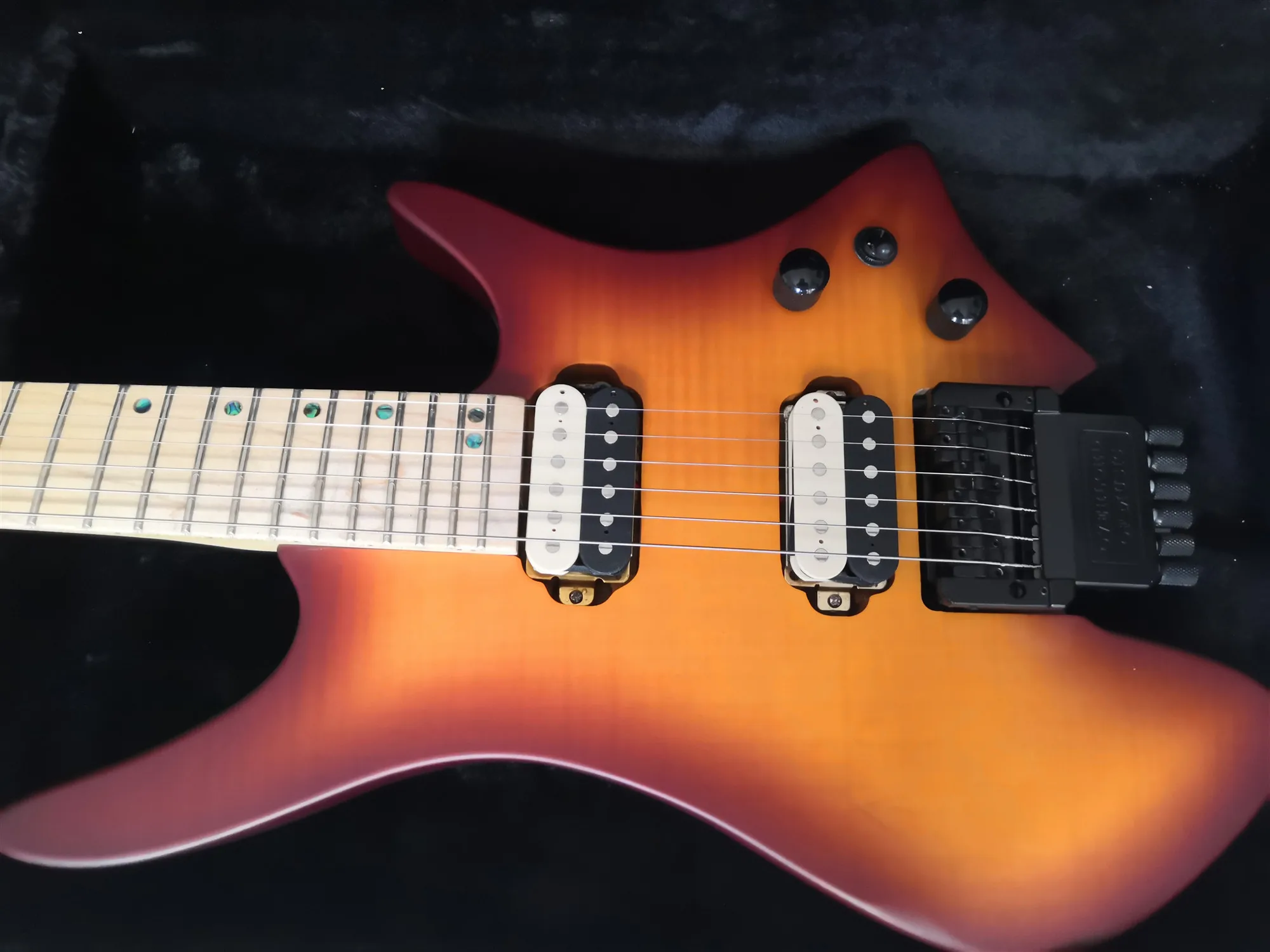 Headless Electric Guitar,Gloss Honey color burst, 24Frets Headless Guitarra,Black Hardware,customized!PayPal available!HL-11
Headless Electric Guitar,Gloss Honey color burst, 24Frets Headless Guitarra,Black Hardware,customized!PayPal available!HL-11