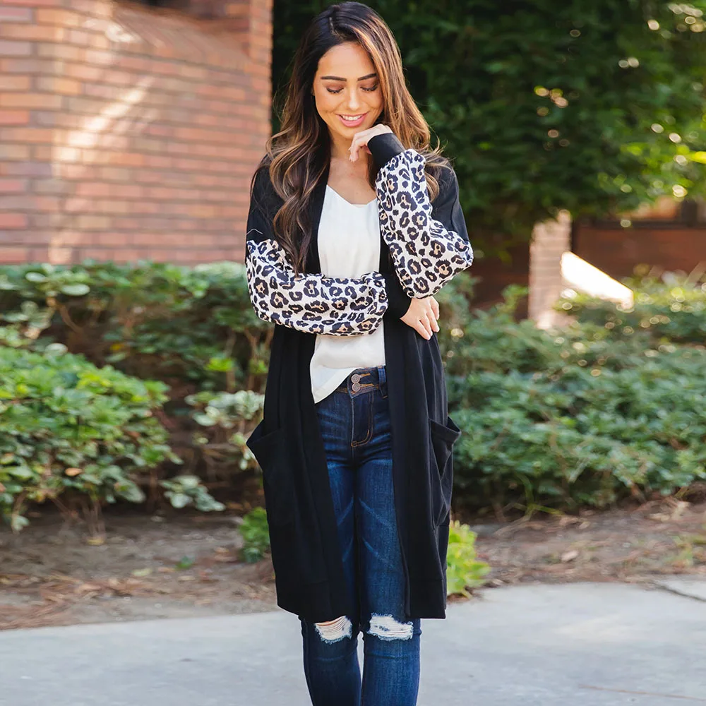 2020 Autumn And Winter New Women's Jackets Large Size Sweaters Casual Mid Length Leopard Print Stitching Cardigan Women Tops 
2020 Autumn And Winter New Women's Jackets Large Size Sweaters Casual Mid Length Leopard Print Stitching Cardigan Women Tops