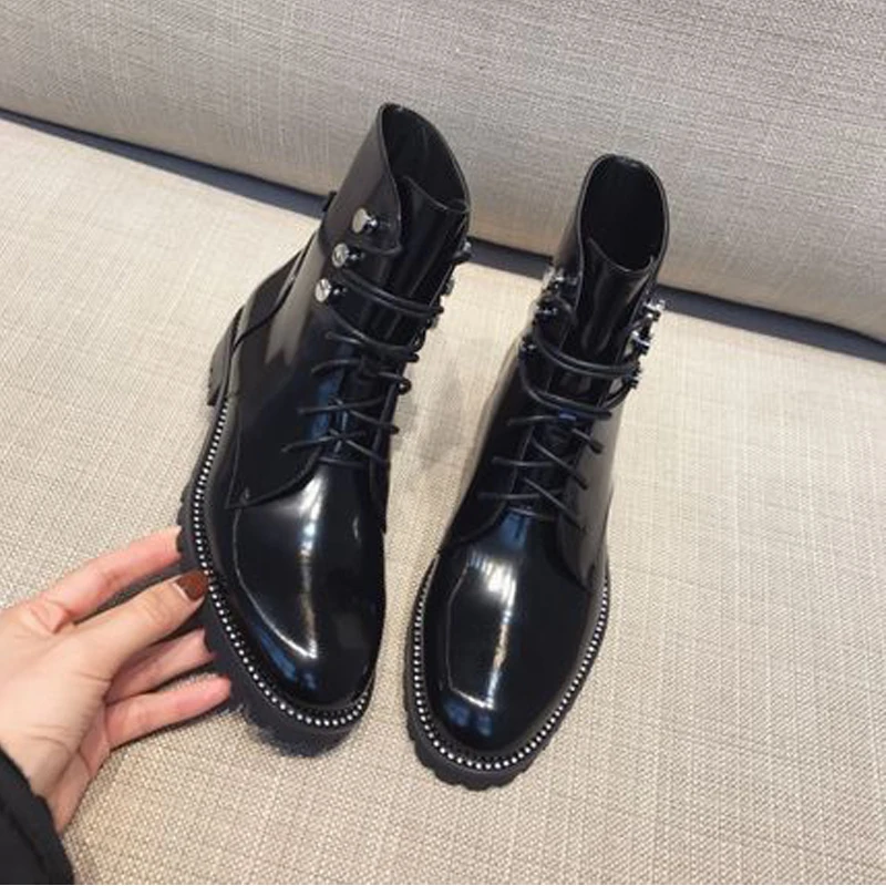 Rhinestone short boots women's boots with new British style in winter 2020 with black round head and thick bottom boots
Rhinestone short boots women's boots with new British style in winter 2020 with black round head and thick bottom boots