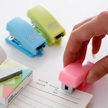 1 Pcs Kawaii Mini Small Stapler Useful Mini Stapler Staples Set Office Binding Stationery Paper Clip Binding Binder Book
1 Pcs Kawaii Mini Small Stapler Useful Mini Stapler Staples Set Office Binding Stationery Paper Clip Binding Binder Book
