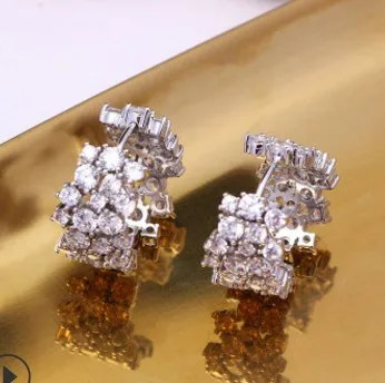 wondrful diamond crystal 925 silver up-market lady's earings 23h
wondrful diamond crystal 925 silver up-market lady's earings 23h