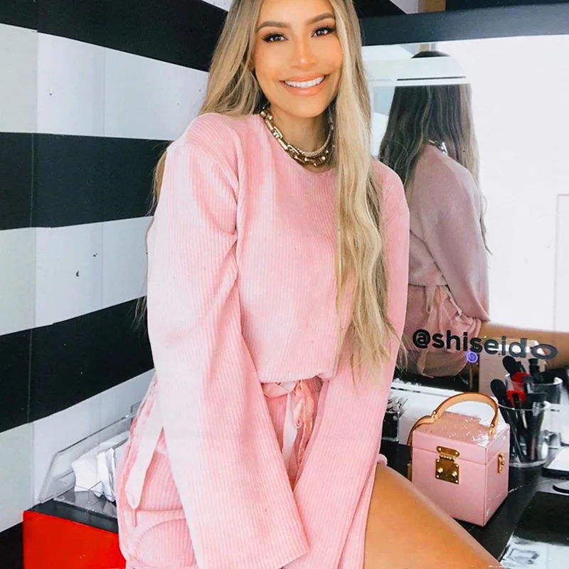 SKMY Two Piece Set Pink Long Sleeve Round Neck Top And Strappy High Waist Shorts Set Fashion Sexy Casual Tracksuit 2019 Autumn
SKMY Two Piece Set Pink Long Sleeve Round Neck Top And Strappy High Waist Shorts Set Fashion Sexy Casual Tracksuit 2019 Autumn