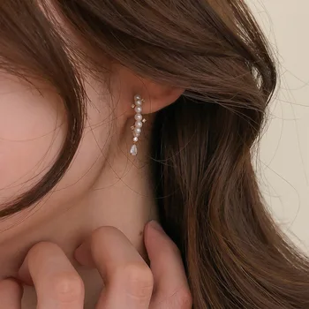 AOMU 2020 Korea New Elegant Zircon Imitation Pearl Geometric Metal Gold Color Earrings for Women Jewelry Gifts
AOMU 2020 Korea New Elegant Zircon Imitation Pearl Geometric Metal Gold Color Earrings for Women Jewelry Gifts