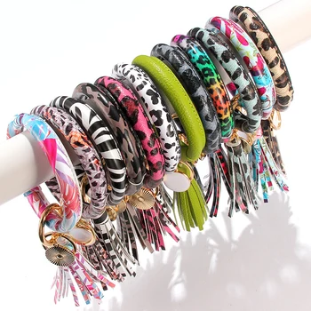 2020 New Leopard PU Leather O Key Chain Custom Circle Cute Same Color Tassel Wristlet Keychain Wholesale Women Girls Keychain
2020 New Leopard PU Leather O Key Chain Custom Circle Cute Same Color Tassel Wristlet Keychain Wholesale Women Girls Keychain