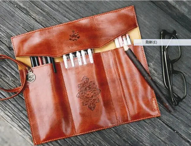 1PCS PU Leather Creative Retro Luxury Treasure Pencil Cases Roll Pen Bag Pouch For Stationery Supplies Cosmetic Bag
1PCS PU Leather Creative Retro Luxury Treasure Pencil Cases Roll Pen Bag Pouch For Stationery Supplies Cosmetic Bag