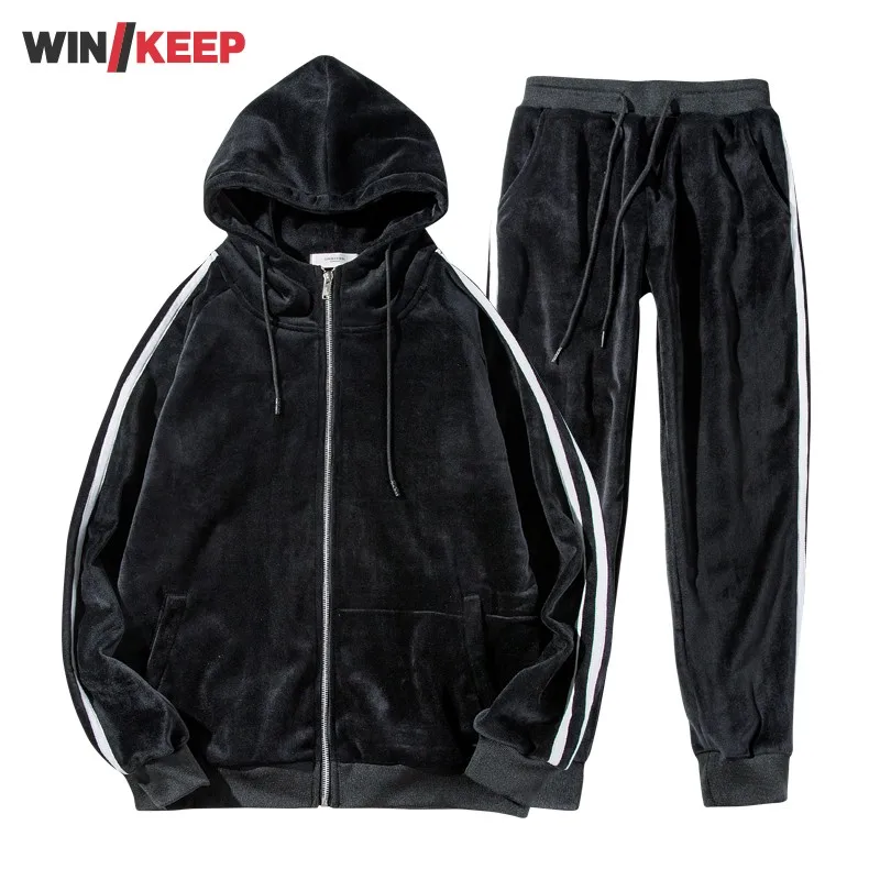 Outdoor Fitness Mens Running Sets New Winter Warm Fleece Liner Tracksuit Men Velvet Hooded Jacket Sweatpants Two Piece Set
Outdoor Fitness Mens Running Sets New Winter Warm Fleece Liner Tracksuit Men Velvet Hooded Jacket Sweatpants Two Piece Set