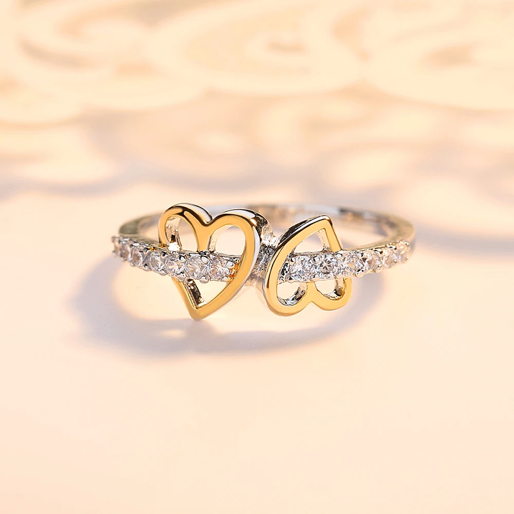 Фото Женское кольцо с двойным сердцем и фианитом в классическом стиле | Украшения