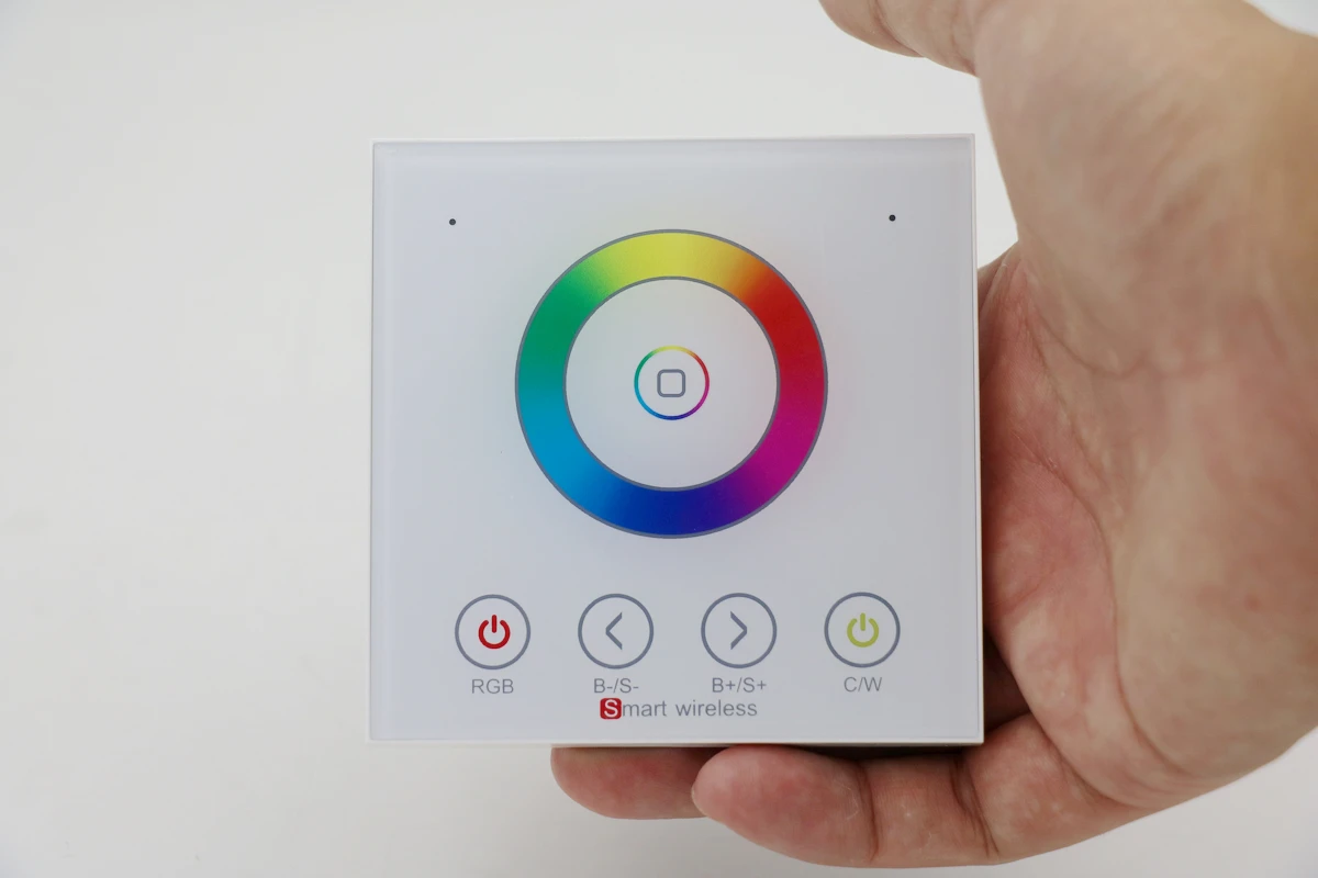 RGBW RF controller KNL-LC-SZ600-WP86-RGBW
