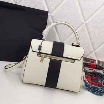 It is made of imported cowhide with palm pattern. The original customized hardware is very comfortable.
It is made of imported cowhide with palm pattern. The original customized hardware is very comfortable.