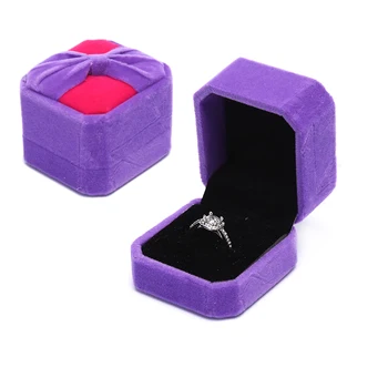 1pcs Squre Wedding Velvet Ring Box Ring Storage Box Gift Packing Box For Jewelry Display Storage Foldable Case
1pcs Squre Wedding Velvet Ring Box Ring Storage Box Gift Packing Box For Jewelry Display Storage Foldable Case