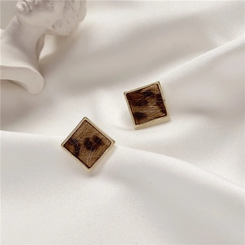 S925 Silver Needle Korea Elegant Simple Geometry Square Fleece Leopord Pattern Small Ear Stud Cool Versatile Earrings Women's
S925 Silver Needle Korea Elegant Simple Geometry Square Fleece Leopord Pattern Small Ear Stud Cool Versatile Earrings Women's