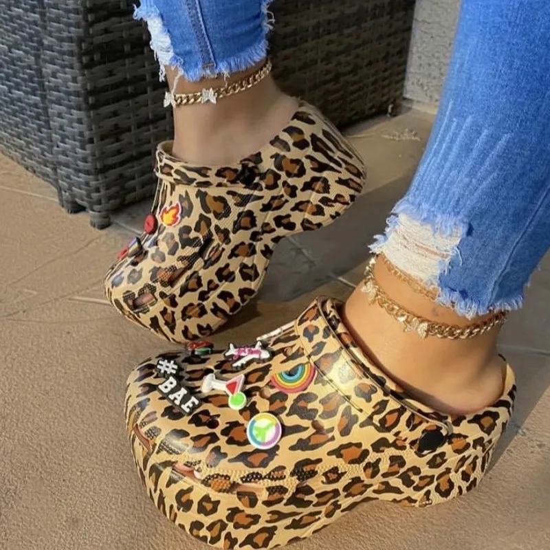 2020 INS Hot Leopard Small Hole Women Sandals Cute Slippers Platform Thick Bottom Back Strap Summer Ladies Casual Shoes
2020 INS Hot Leopard Small Hole Women Sandals Cute Slippers Platform Thick Bottom Back Strap Summer Ladies Casual Shoes