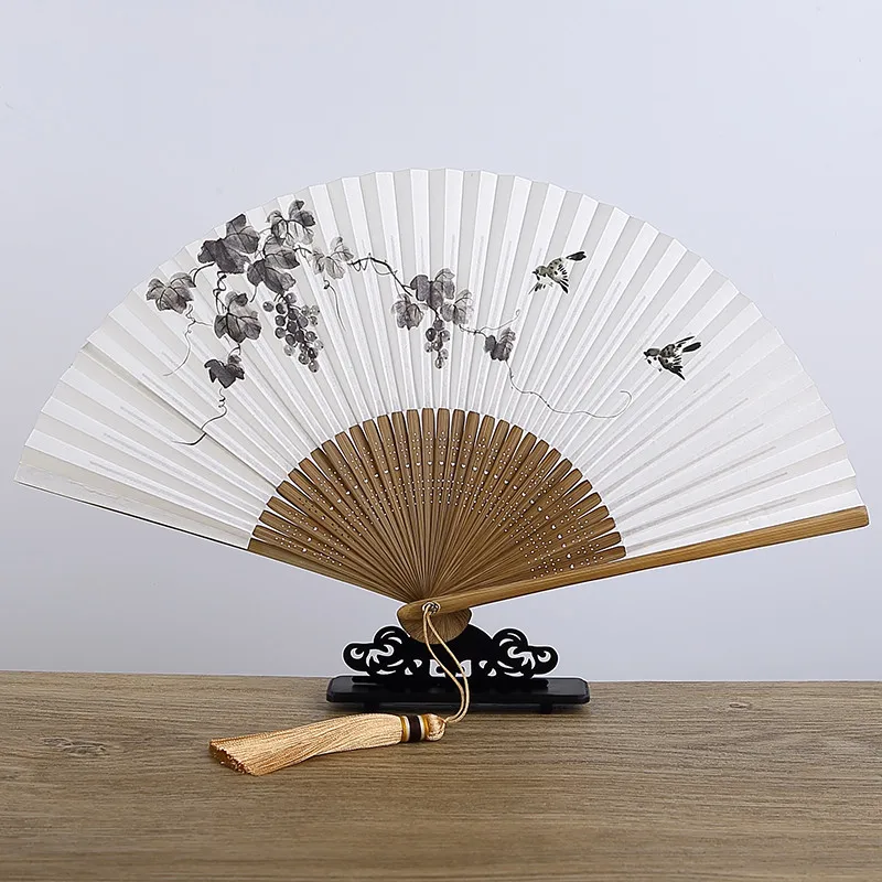 Folding Hand Fan Vintage Lady Paper Dance Fan Abanicos Para Boda 22cm Christmas Party Wedding Hanfu Fans Gifts Abanico De Mano
Folding Hand Fan Vintage Lady Paper Dance Fan Abanicos Para Boda 22cm Christmas Party Wedding Hanfu Fans Gifts Abanico De Mano