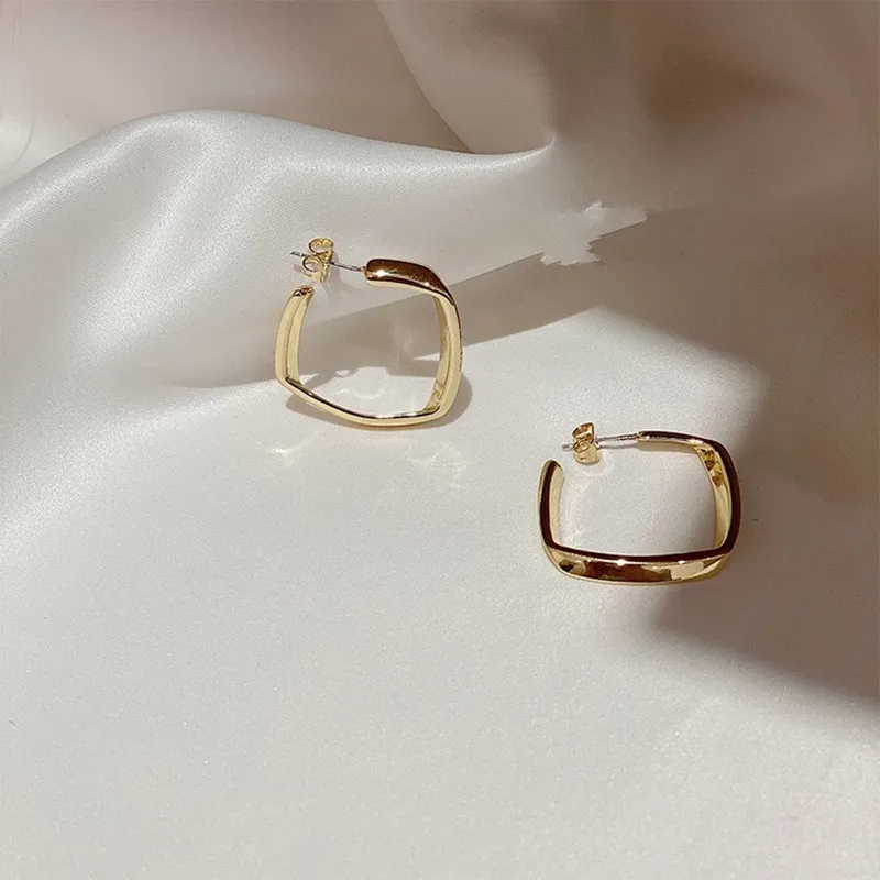 Retro square high sense earrings female 2020 new style cool Korean style cool style products earringstud
Retro square high sense earrings female 2020 new style cool Korean style cool style products earringstud
