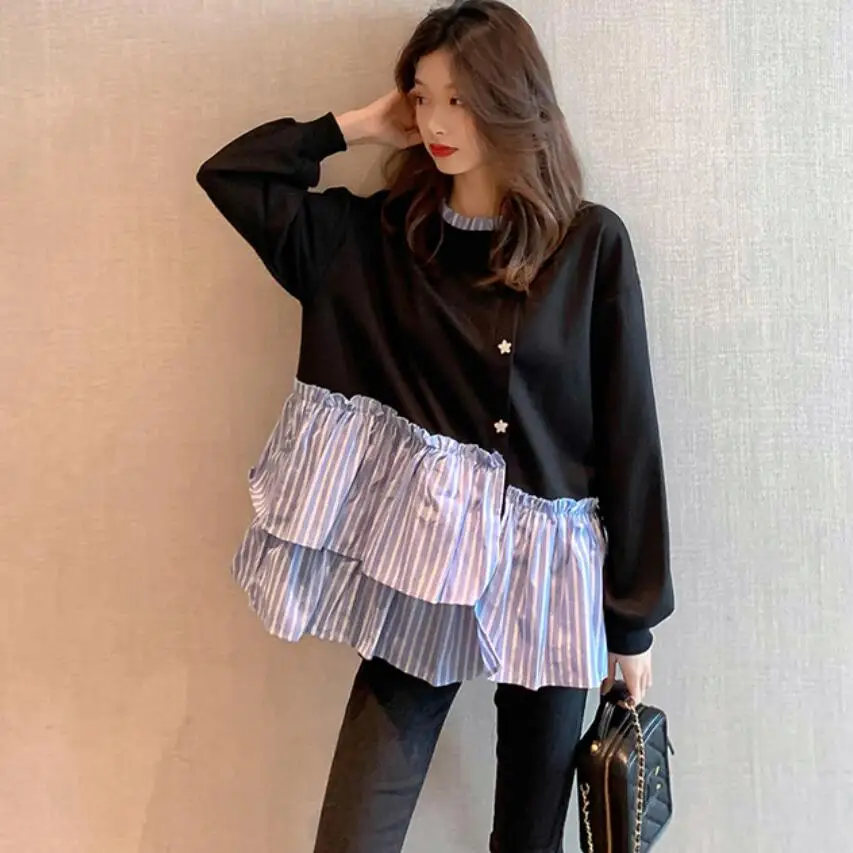Loose long sleeve round collar with wooden ear edge and ruffle edge Fake two sweatershirt
Loose long sleeve round collar with wooden ear edge and ruffle edge Fake two sweatershirt