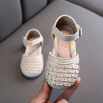 Baby Girls Baotou leather beach sandals princess shoes For children kids 2020 summer soft bottom Korean hollow gladiator sandals
Baby Girls Baotou leather beach sandals princess shoes For children kids 2020 summer soft bottom Korean hollow gladiator sandals