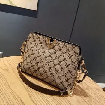Wild diagonal small bag 2020 autumn and winter new women's bag printing hand bag shoulder shell bag V character retro women bag
Wild diagonal small bag 2020 autumn and winter new women's bag printing hand bag shoulder shell bag V character retro women bag