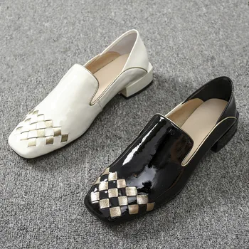 2020 spring and autumn new flat shoes women patent leather square toe women shoes Fashion Black, white flats ladie shoes
2020 spring and autumn new flat shoes women patent leather square toe women shoes Fashion Black, white flats ladie shoes