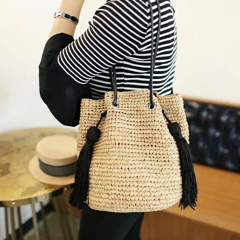 

New tassels straw woven bag shoulder leisure bucket bag woven beach female bag C2326598