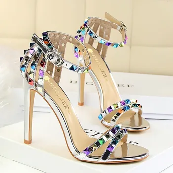 New Fashion Rivet sandals High heels Shoes woman sandals womens shoes Red bottom high heels shoes woman Wedges shoes for women
New Fashion Rivet sandals High heels Shoes woman sandals womens shoes Red bottom high heels shoes woman Wedges shoes for women
