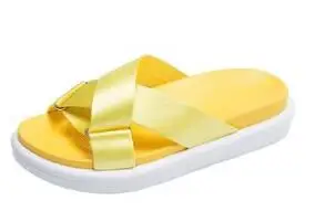 The slippers female outside wear 2020 summer new fashion thick sole beach shoe joker Korean version student one word has no heel
The slippers female outside wear 2020 summer new fashion thick sole beach shoe joker Korean version student one word has no heel