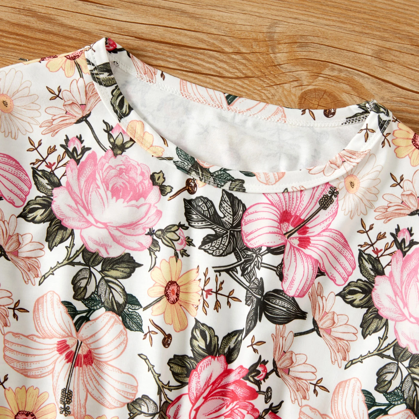 Patpat 2 peças criança menina floral impressão sino mangas peplum topo e rasgado calças jeans conjunto Patpat 2 peças criança menina floral impressão sino mangas peplum topo e rasgado calças jeans conjunto