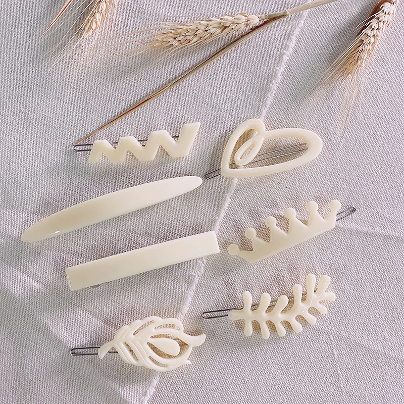 Original Korean small fresh leaf hairpin ins acrylic Milky white long-style frog clips love girl headwear
Original Korean small fresh leaf hairpin ins acrylic Milky white long-style frog clips love girl headwear