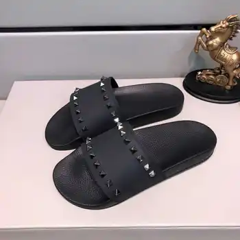 Rivet Platform Slippers Casual Flat Summer Slipper New Beach Soft Shoe Women 2020 Solid Colors Sandals Women Luxury Design Brand
Rivet Platform Slippers Casual Flat Summer Slipper New Beach Soft Shoe Women 2020 Solid Colors Sandals Women Luxury Design Brand