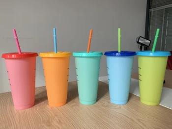 700ml color changing plastic cups with lid and straw reusable ice water color change mugs for family friends party
700ml color changing plastic cups with lid and straw reusable ice water color change mugs for family friends party