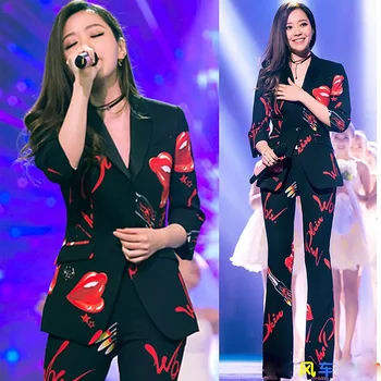 New suit star with strong personality lips printed letters a grain of buckle suit bell bottomed pants suit
New suit star with strong personality lips printed letters a grain of buckle suit bell bottomed pants suit