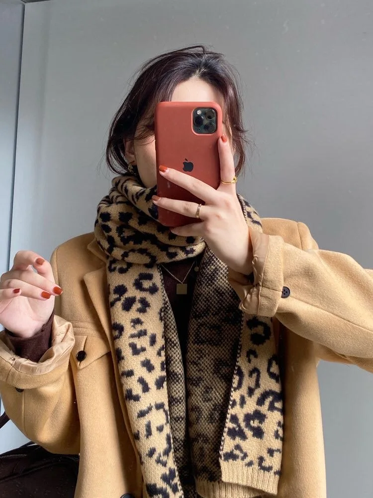 Autumn Winter Long Scarf Simple Design Leopard Pattern Fashion and Elegant Korean Style All Match Keep Warm Scarf Shawl
Autumn Winter Long Scarf Simple Design Leopard Pattern Fashion and Elegant Korean Style All Match Keep Warm Scarf Shawl