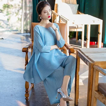 Plus Size Pant Suits Spring Summer Round Neck Three Quarter Sleeve Loose Top + Elastic Miyake Pleated Calf-Length Wide Leg Pants
Plus Size Pant Suits Spring Summer Round Neck Three Quarter Sleeve Loose Top + Elastic Miyake Pleated Calf-Length Wide Leg Pants
