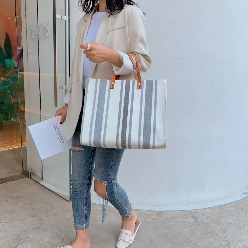 Casual Women's Bag Large Bag 2020 New Casual Canvas Shoulder Bag Large Capacity Ladies Popular Handbag 
Casual Women's Bag Large Bag 2020 New Casual Canvas Shoulder Bag Large Capacity Ladies Popular Handbag