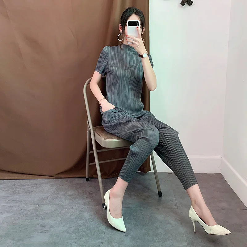 Miyake Wrinkle Pencil Pants Solid Brief Loose Pleated Trousers Elastic Waist Plus Size Ankle-Length Women Pants Japan Style
Miyake Wrinkle Pencil Pants Solid Brief Loose Pleated Trousers Elastic Waist Plus Size Ankle-Length Women Pants Japan Style