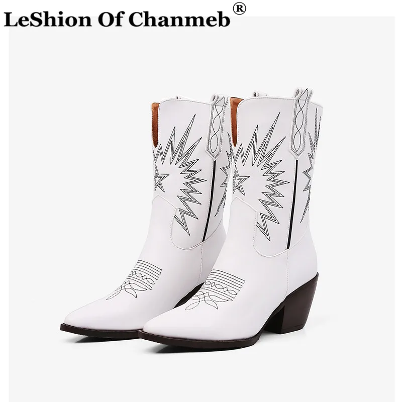 High Quality PU Leather Embroidery Western Cowboy Boots Women Street Dress Shoes Autumn Winte Cowgirl Riding Boots Mid-calf Lady
High Quality PU Leather Embroidery Western Cowboy Boots Women Street Dress Shoes Autumn Winte Cowgirl Riding Boots Mid-calf Lady