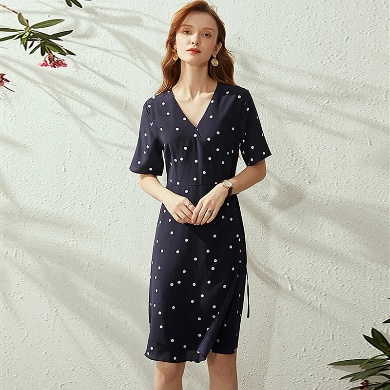 100% Silk Dress Women V-Neck Polka Dot Printed Simple Design 2 Colors Short Sleeves High Quality Vintage Dress New Fashion
100% Silk Dress Women V-Neck Polka Dot Printed Simple Design 2 Colors Short Sleeves High Quality Vintage Dress New Fashion