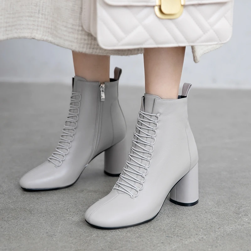 INS HOT New Women Ankle Boots Genuine Leather 22-24.5 Cm Feet Length Boots for Women Pointed Toe Chelsea Boots High Heel Boots
INS HOT New Women Ankle Boots Genuine Leather 22-24.5 Cm Feet Length Boots for Women Pointed Toe Chelsea Boots High Heel Boots