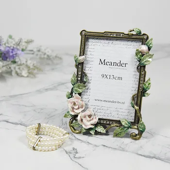 1PCS Creative Metal Photo Frame Lacquer Handicraft Retro 6 Inch Zinc Alloy Picture Frames In Northern Europe
1PCS Creative Metal Photo Frame Lacquer Handicraft Retro 6 Inch Zinc Alloy Picture Frames In Northern Europe