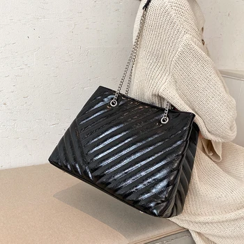 Large Capacity Western Style Tote Bag Women's Bag New Fashion Trending Popular All-matching Shoulder Underarm Bag Small Package
Large Capacity Western Style Tote Bag Women's Bag New Fashion Trending Popular All-matching Shoulder Underarm Bag Small Package
