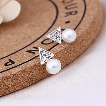 1Pcs Triangle with Pearl Diamond Earrings with Diamonds Ear Studs Party Favors for Valentines Day Presents Guests Party Favor
1Pcs Triangle with Pearl Diamond Earrings with Diamonds Ear Studs Party Favors for Valentines Day Presents Guests Party Favor