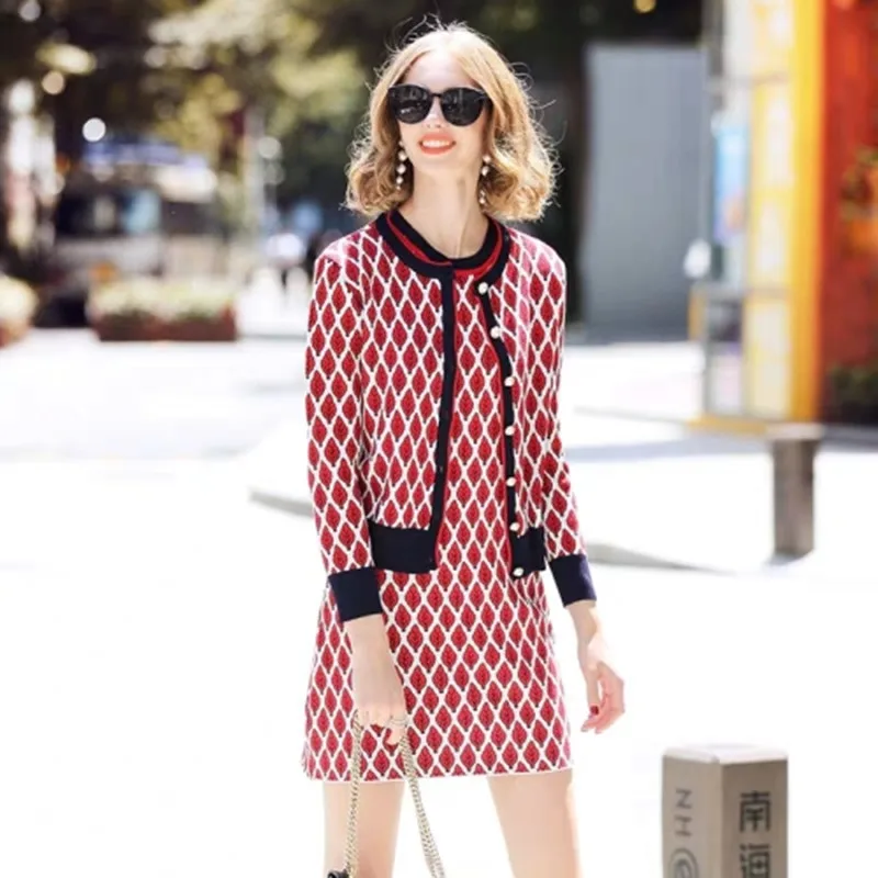 New Autumn And Winter Knitted Leaf Rhombus Two Piece Set Women Single-breasted Long Sleeve Sweater Coat+Vest Dress Ladies Suits
New Autumn And Winter Knitted Leaf Rhombus Two Piece Set Women Single-breasted Long Sleeve Sweater Coat+Vest Dress Ladies Suits