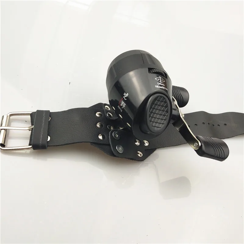 Outdoor Hunting Fishing Slingshot Protective Gloves + Real Edition Fish Fishing Arrows High Speed Fishing and Hunting Accessorie 
Outdoor Hunting Fishing Slingshot Protective Gloves + Real Edition Fish Fishing Arrows High Speed Fishing and Hunting Accessorie